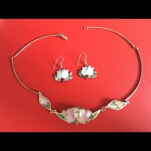 River lily necklace and earrings